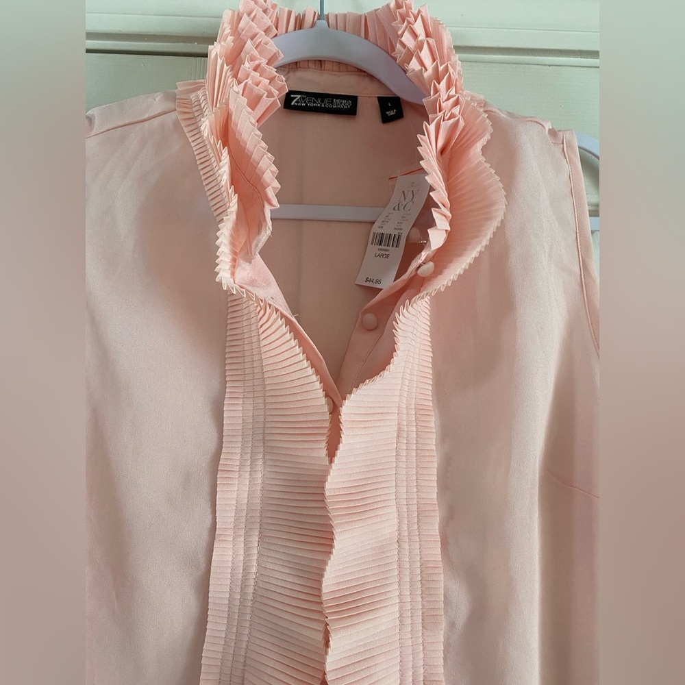 Sleeveless light pink blouse